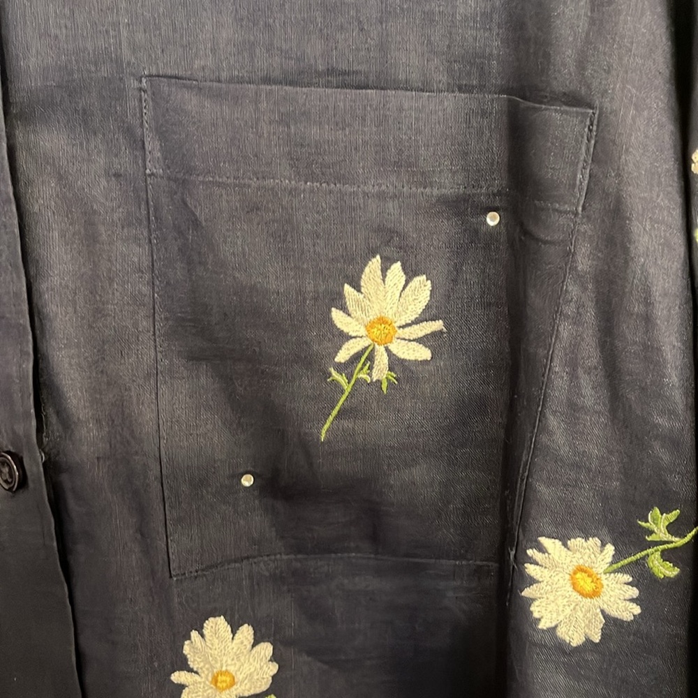 Quacker Factory Navy Blue Ramie Tunic Blouse w/ Embroidered Daisies Women’s 1X - Picture 7 of 14